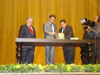 Olavo Machado Junior (presidente da FIEMG), Carlos Brizola (ministro do Trabalho) e Pedro Amengol (diretor regional dos Correios em Minas Gerais)