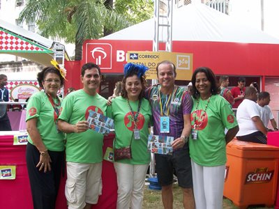 Diretor Comercial da Rede Globo, Iuri Leite, com equipe dos Correios