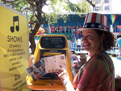 Cônsul dos EUA no Recife, Usha Pitts, envia cartão para Barack Obama