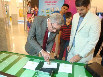 Ricardo Leitão, conduzido por Fábio Peixoto, faz a primeira obliteração