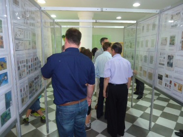 Visitantes na exposição