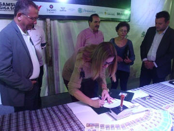 Lúcia Lima assina a cartela obliterada